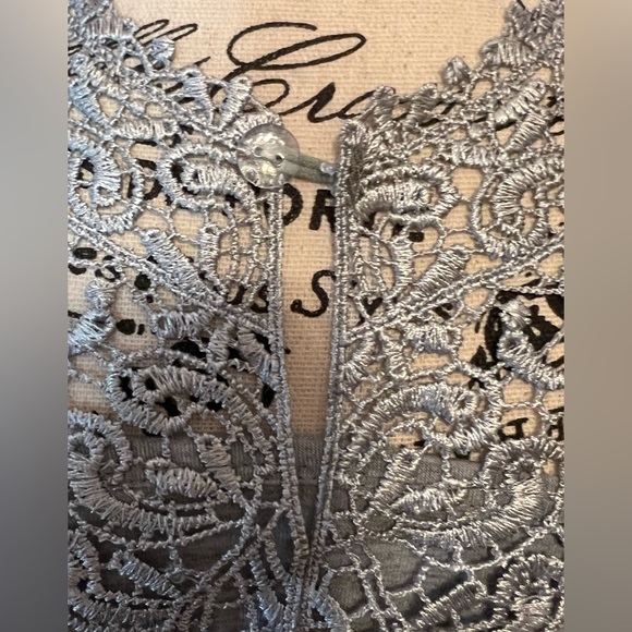 YOINS Sexy Cold Shoulder ~V-neck w/ Lace Insert - Picture 14 of 16